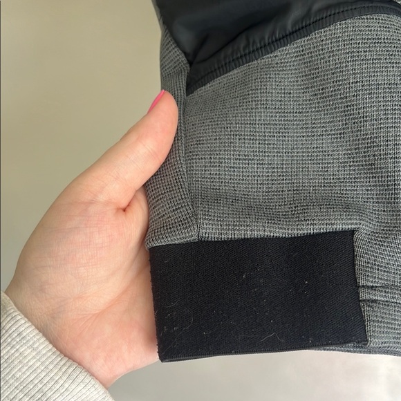 Under Armour Gray and Black Zip-Up Hoodie YXL Loose fit - Picture 4 of 7